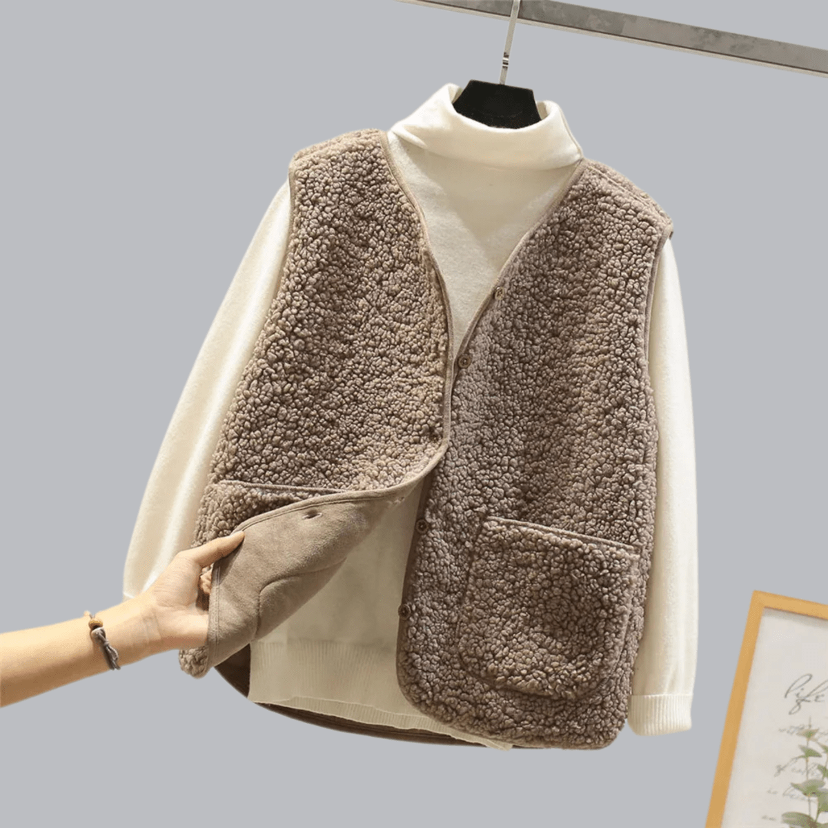 ADELIE | Sleeveless vest with button-front closure - Liora Melbourne